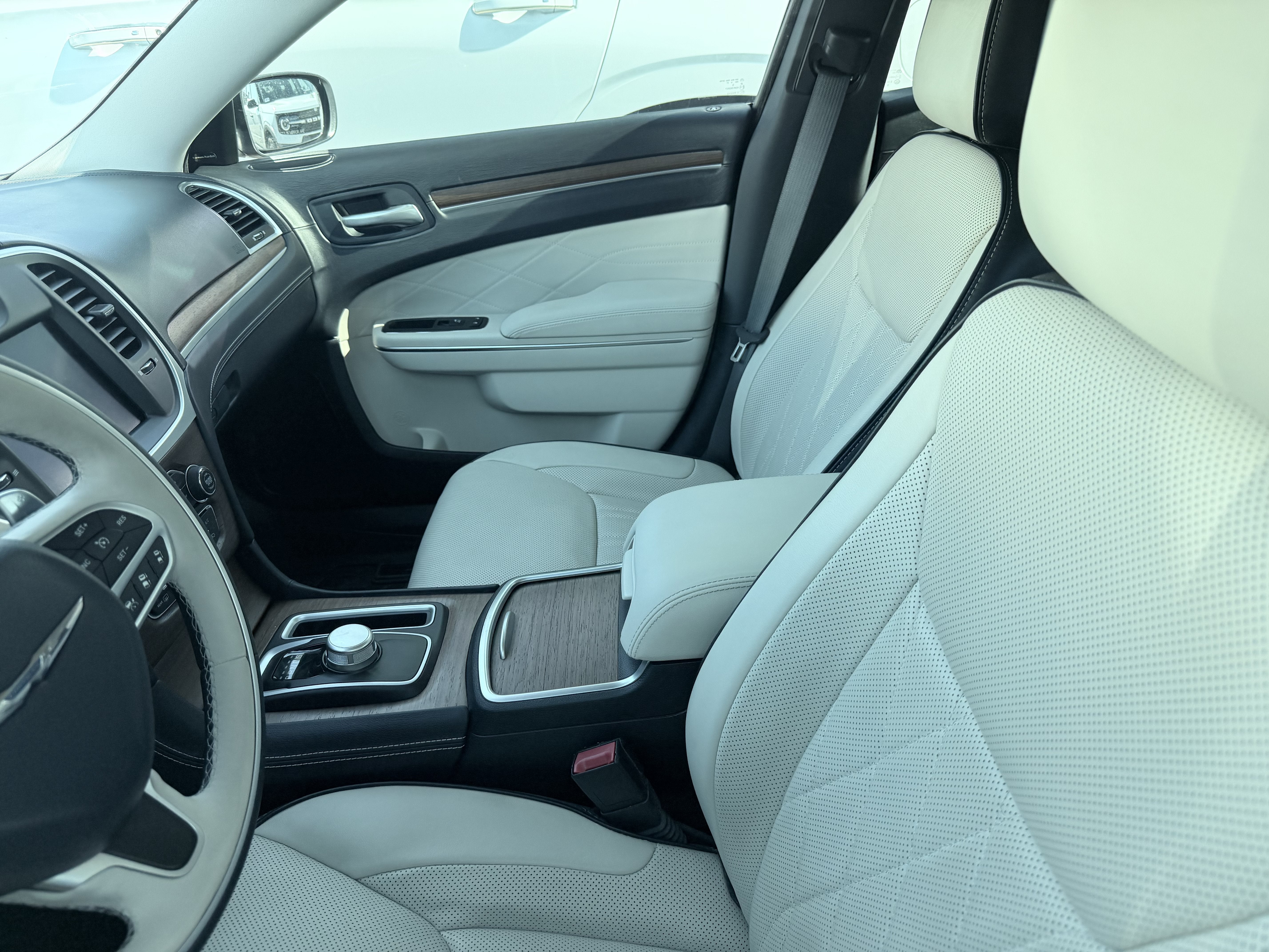 2017 Chrysler 300 300C Platinum