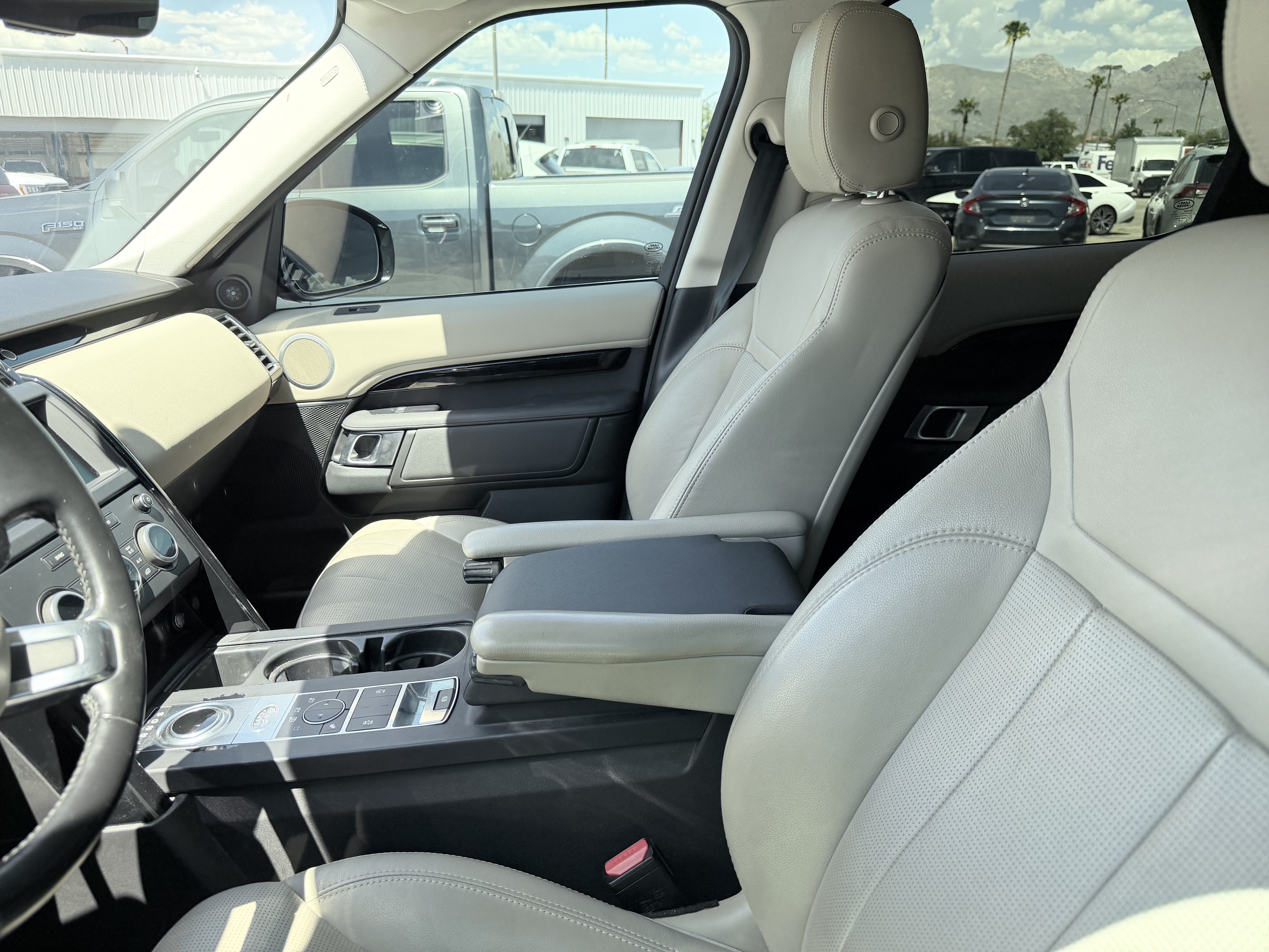 2020 Land Rover Discovery SE