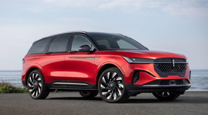 A 2024 Lincoln Nautilus® Reserve model is shown with the stylish available Jet Appearance Package. | Holmes Tuttle Lincoln in Tucson AZ