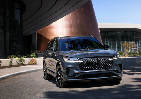 A gray 2025 Lincoln Aviator® SUV is parked outside a modern building with the sun shining. | Holmes Tuttle Lincoln in Tucson AZ