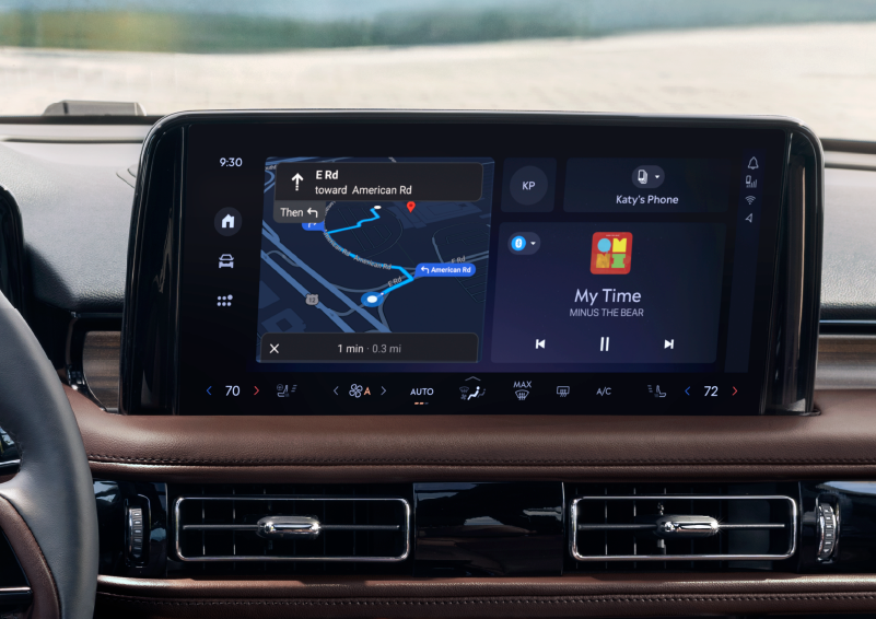 The 13.2-inch LCD touchscreen is showcased. | Holmes Tuttle Lincoln in Tucson AZ