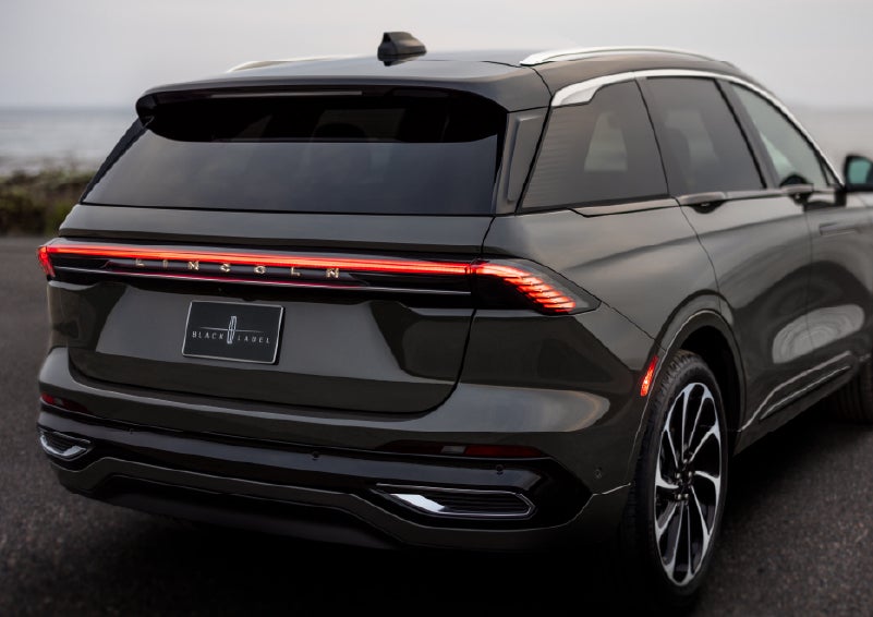 The rear of a 2025 Lincoln Black Label Nautilus® SUV displays full LED rear lighting. | Holmes Tuttle Lincoln in Tucson AZ
