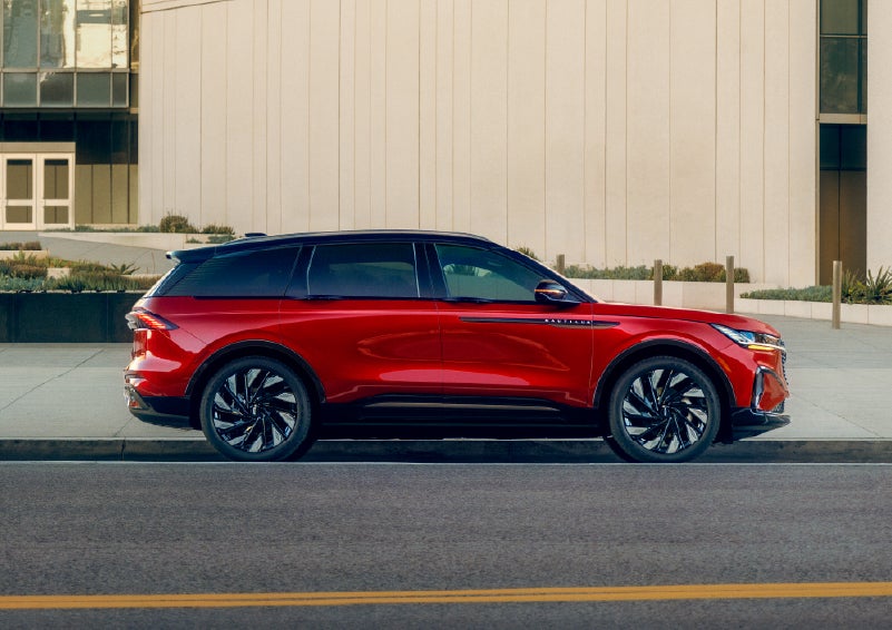 2025 Lincoln Nautilus® SUV with the available Jet Appearance Package and Hybrid transmission. | Holmes Tuttle Lincoln in Tucson AZ