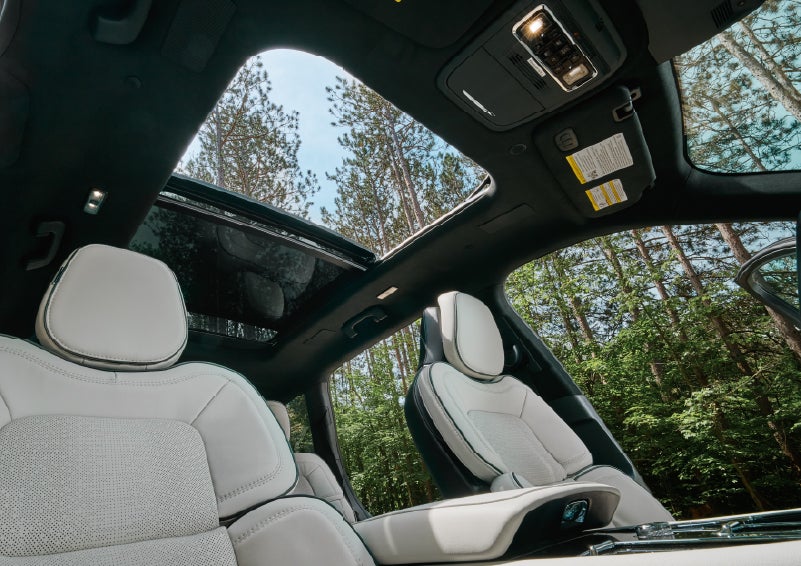 The front seats of a 2027 Lincoln Aviator® Black Label™ SUV | Holmes Tuttle Lincoln in Tucson AZ