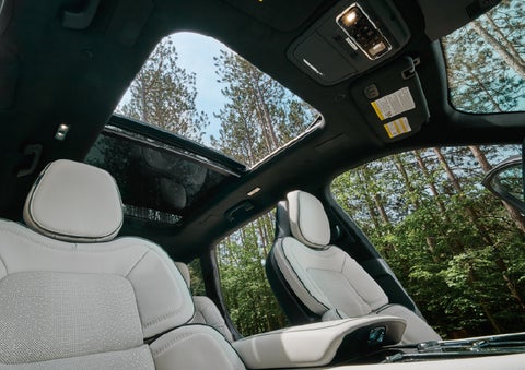 The front seats of a 2027 Lincoln Aviator® Black Label™ SUV | Holmes Tuttle Lincoln in Tucson AZ
