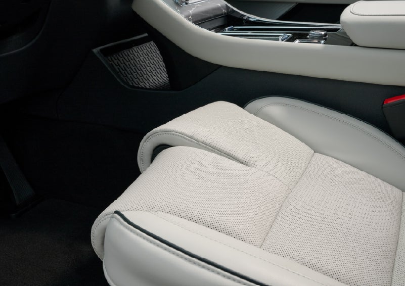 The front passenger Perfect Position seat is shown with the thigh extender adjusted.| Holmes Tuttle Lincoln in Tucson AZ